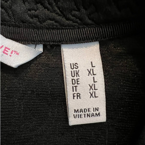 Isaac Mizrahi Zip-up Jacket in Black Quilted Design w/Peplum Detail Size Large - Picture 5 of 6